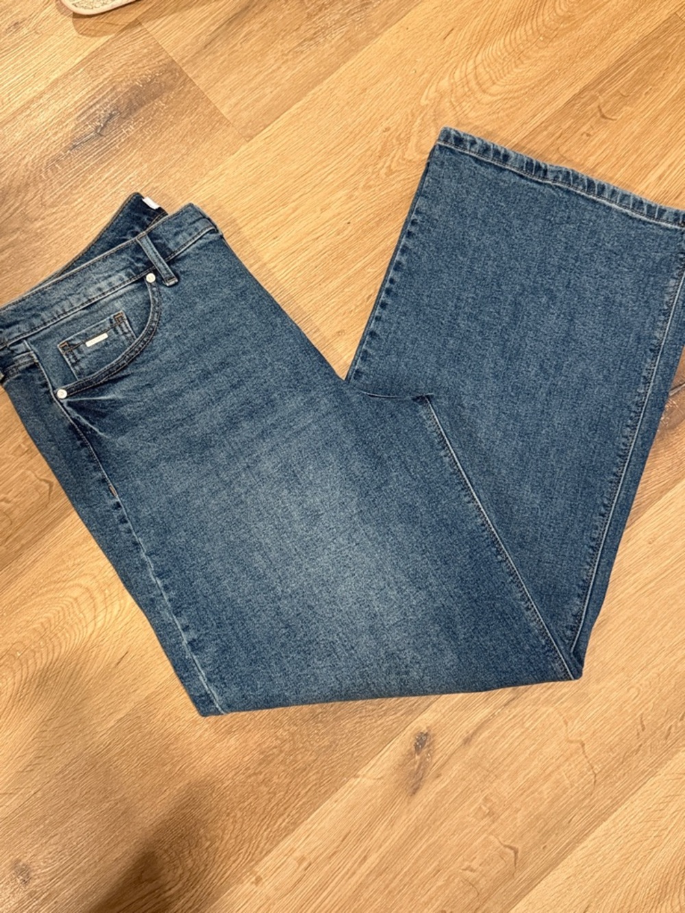 Classic Wide Leg Blue Jeans - Straight Fit